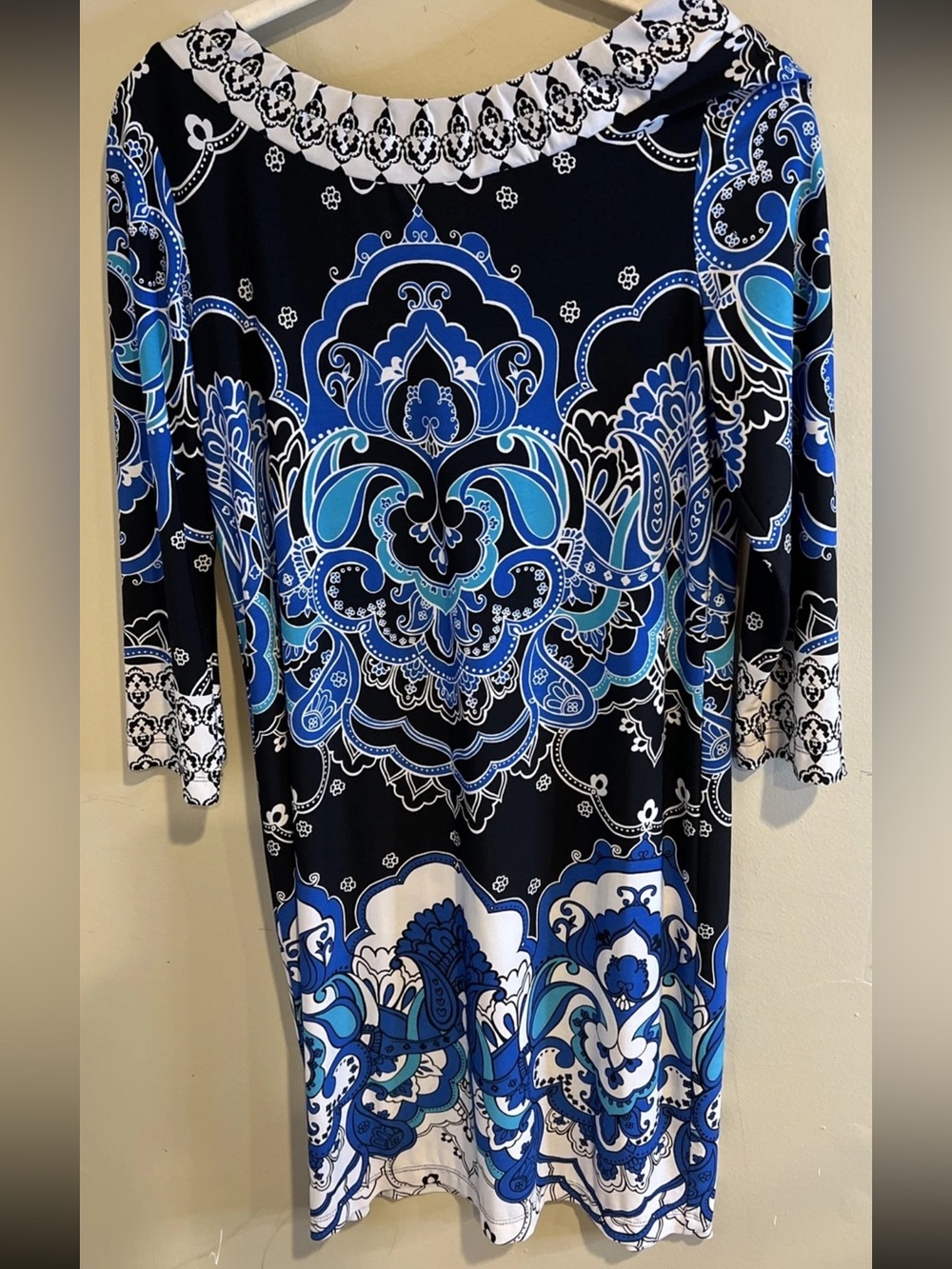 Muse Sz 12 Colorful Slinky Knit Shift Sheath Dress Paisley Print V Back